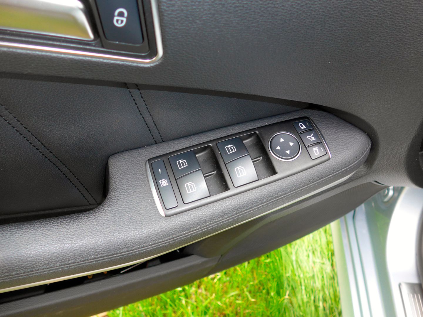 Mercedes-Benz E300 de 8