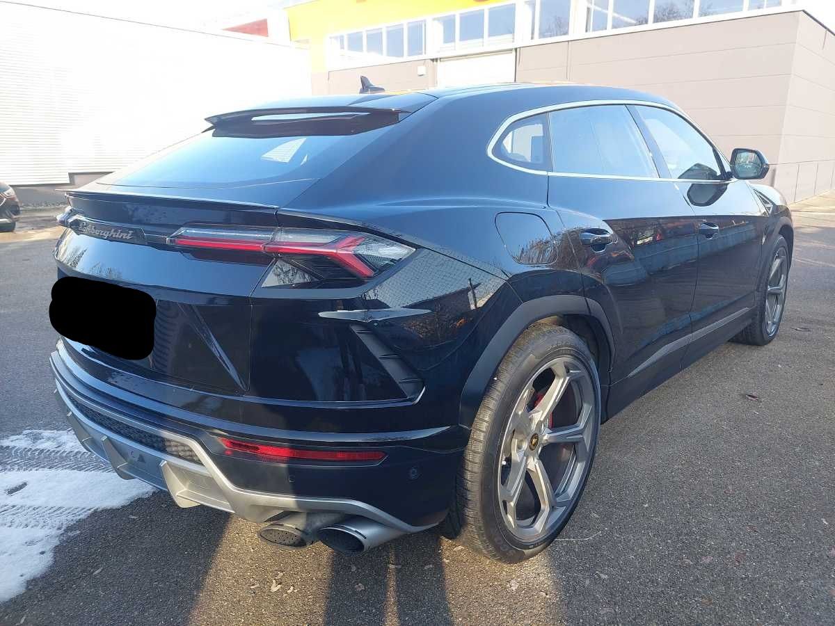 Lamborghini Urus 4