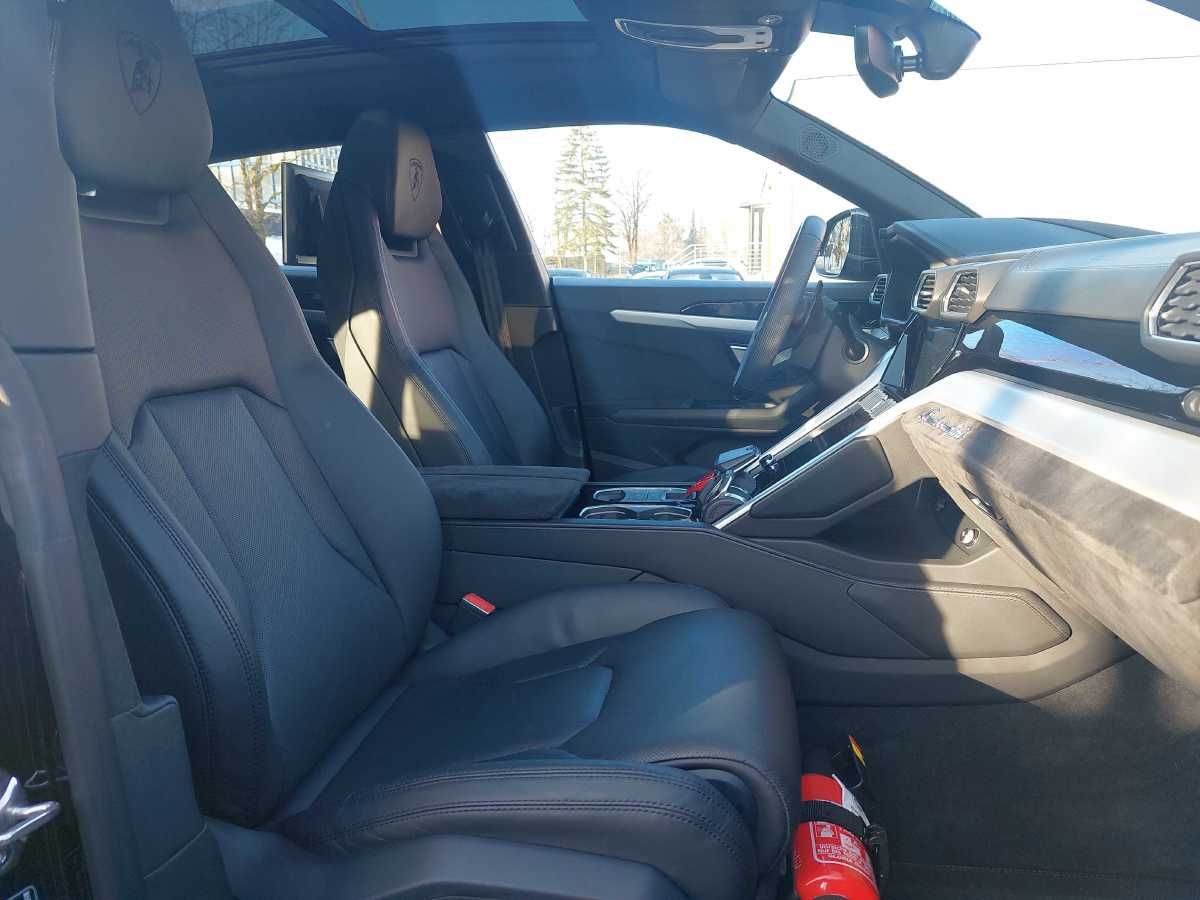 Lamborghini Urus 8