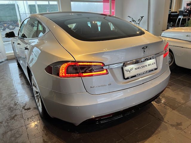 Tesla Model S 7