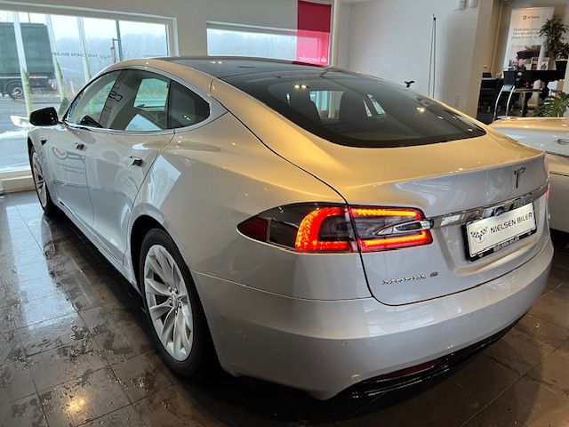 Tesla Model S 8