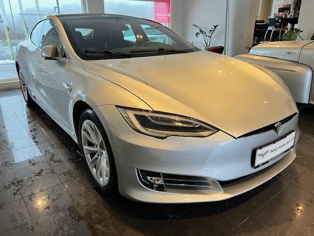 Tesla Model S 3