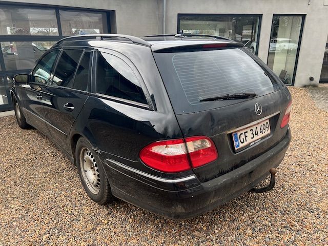 Mercedes-Benz E320 2