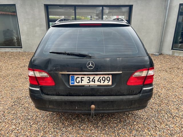 Mercedes-Benz E320 3