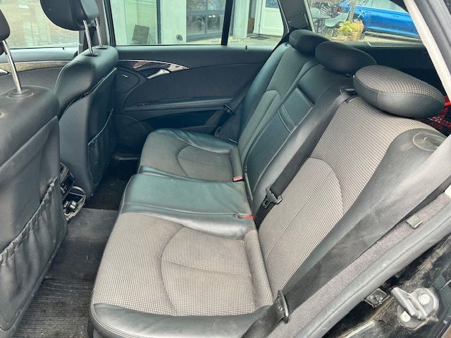 Mercedes-Benz E320 8