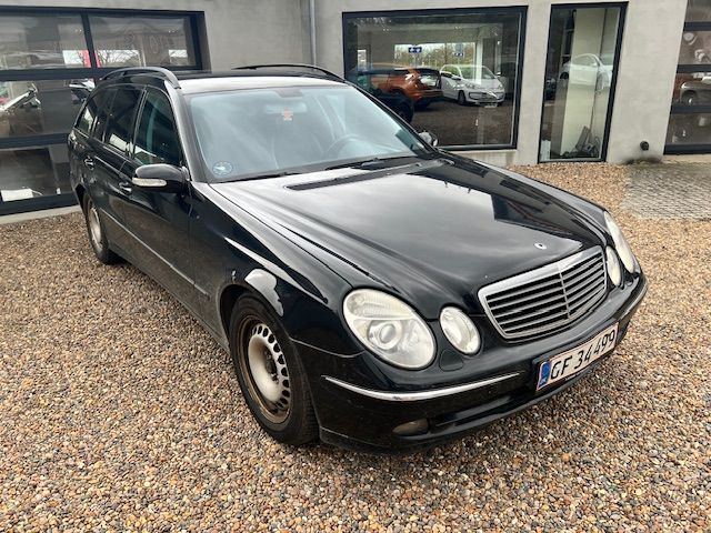 Mercedes-Benz E320 5