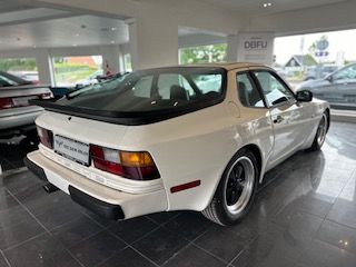 Porsche 944 7