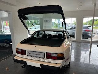 Porsche 944