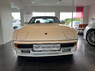 Porsche 944