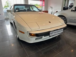 Porsche 944 2